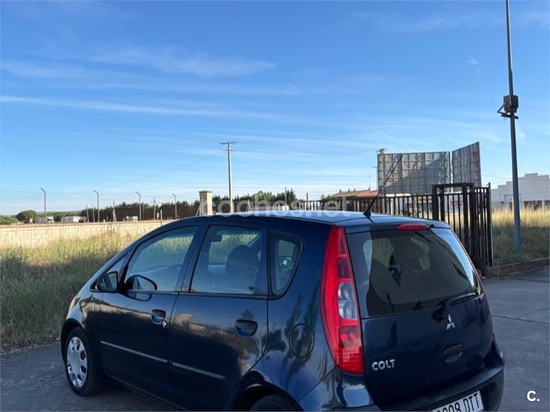 Usado Mitsubishi Colt Invite 75 CV (55 kW) 2005 Azul Monovolumen