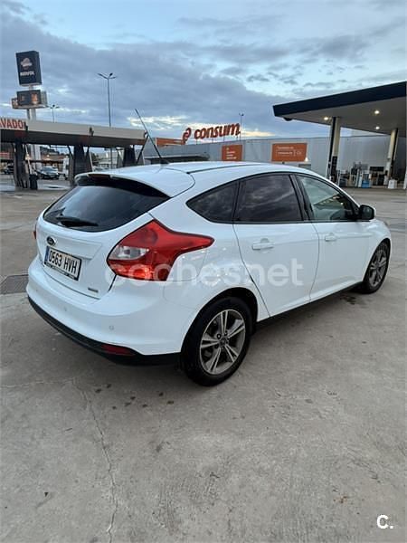 Usado Ford Focus 125 CV (91 kW) 2014 Blanco Berlina