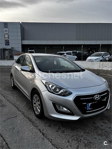 Usado Hyundai i30 100 CV (73 kW) 2016 Gris / plata Berlina