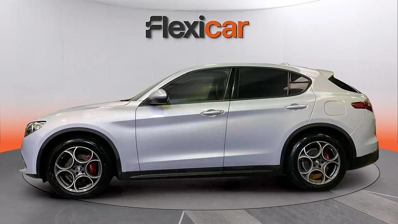 Usado Alfa Romeo Stelvio Sprint 190 CV (139 kW) 2022 Gris SUV