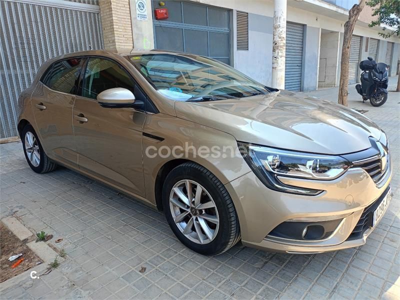 Beige Usado 2016 Renault Mégane III Bose Edition Berlina | 7900 € (Super precio) - Imagen 1/4