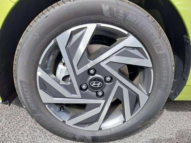 Usado Hyundai i20 101 CV (74 kW) 2025 Verde Utilitario