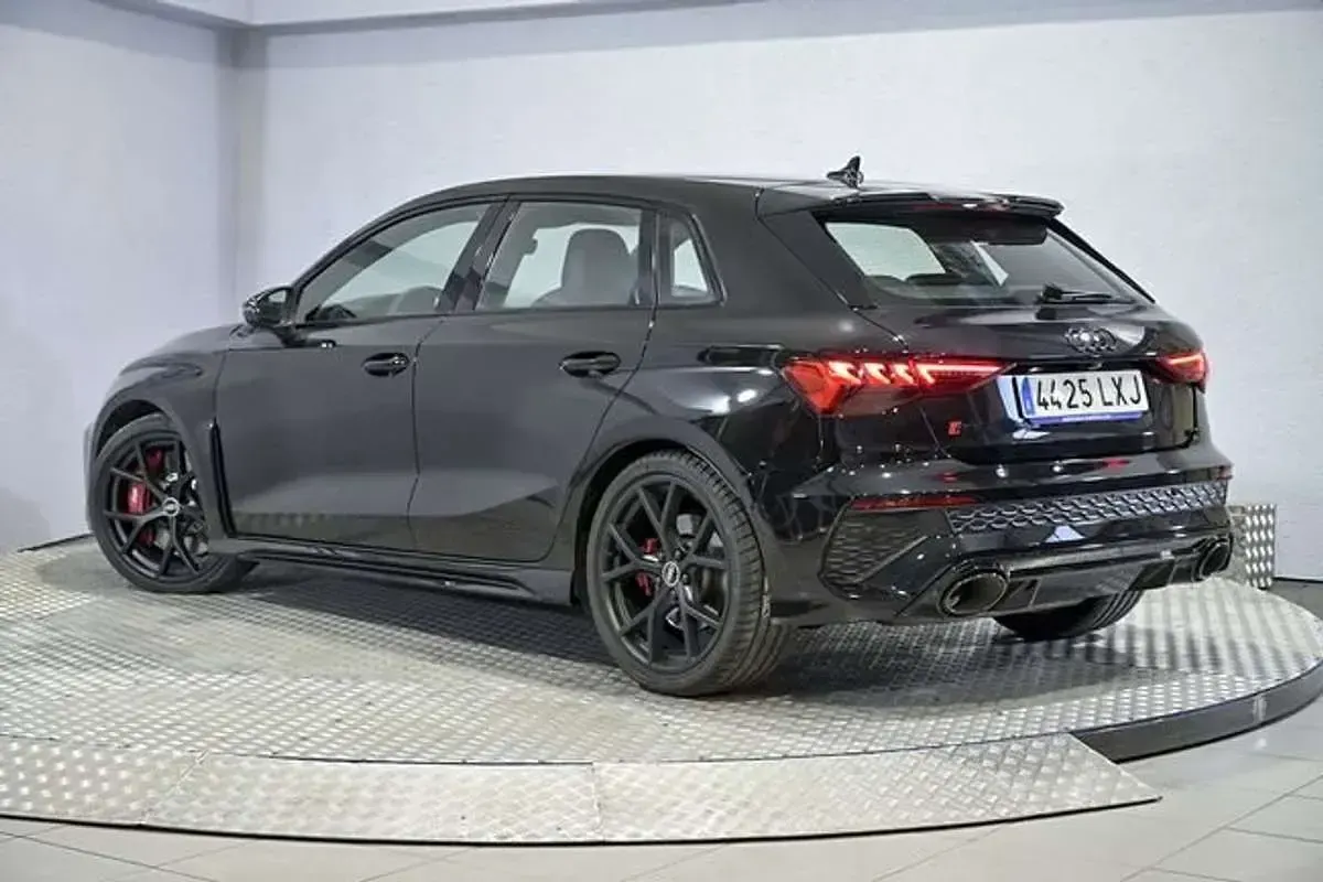 Usado Audi RS3 Sportback Sport 400 CV (294 kW) 2022 Negro Utilitario