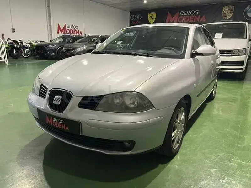 Usado Seat Cordoba Stylance 75 CV (55 kW) 2004 Gris / plata Berlina