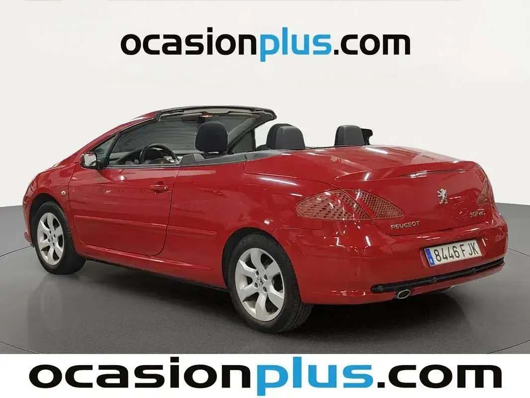 Usado Peugeot 307 CC 110 CV (80 kW) 2006 Rojo Descapotable