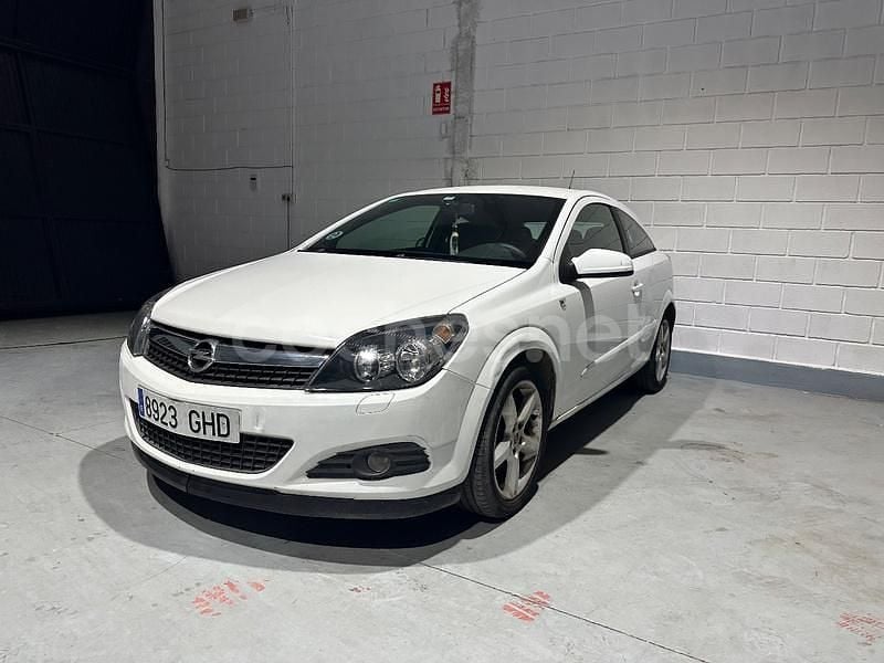 Blanco Usado 2008 Opel Astra GTC Sport Berlina | 3999 € (Precio justo) - Imagen 1/4