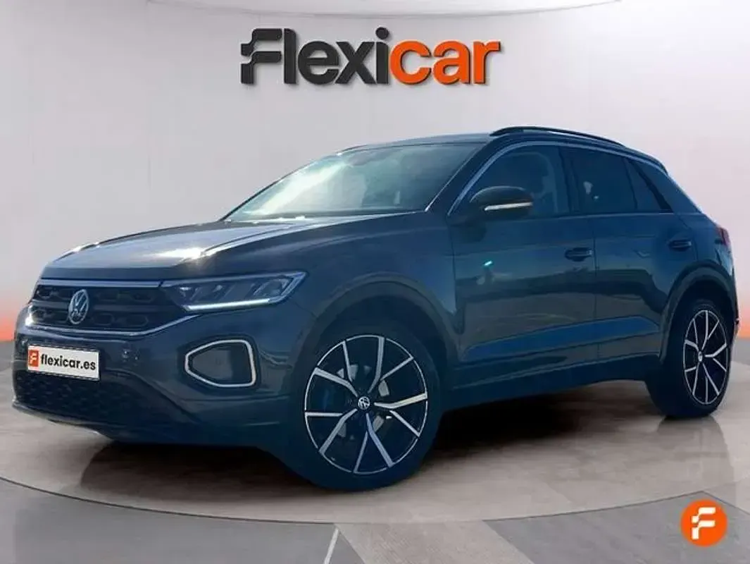 Usado VW T-Roc Life 116 CV (85 kW) 2023 Gris SUV
