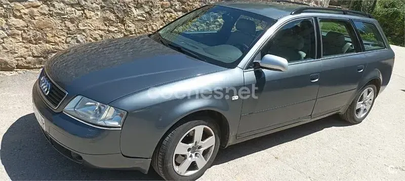 Usado Audi A6 180 CV (132 kW) 2005 Azul Familiar