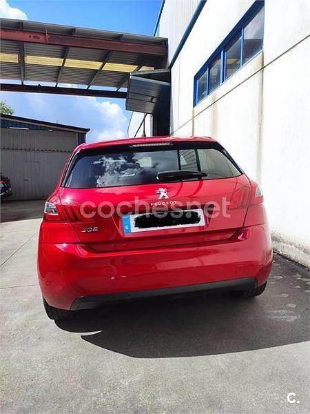 Usado Peugeot 308 Allure 130 CV (95 kW) 2018 Rojo Berlina