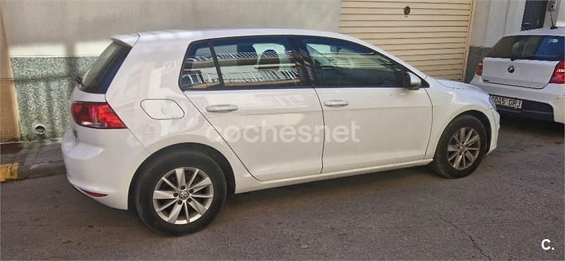 Blanco Usado 2014 VW Golf Advance Berlina | 6700 € (Buen precio) - Imagen 1/4