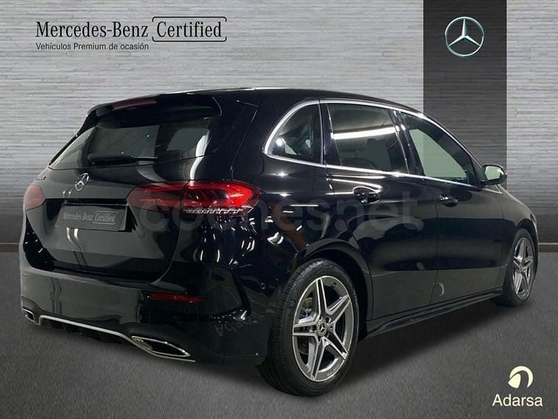 Usado Mercedes B180 AMG line 116 CV (85 kW) 2022 Negro cosmos Monovolumen