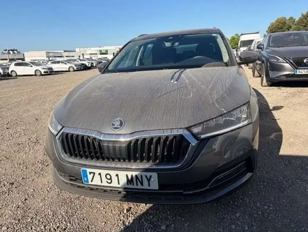 Usado Skoda Octavia Selection 150 CV (110 kW) 2024 Gris Familiar