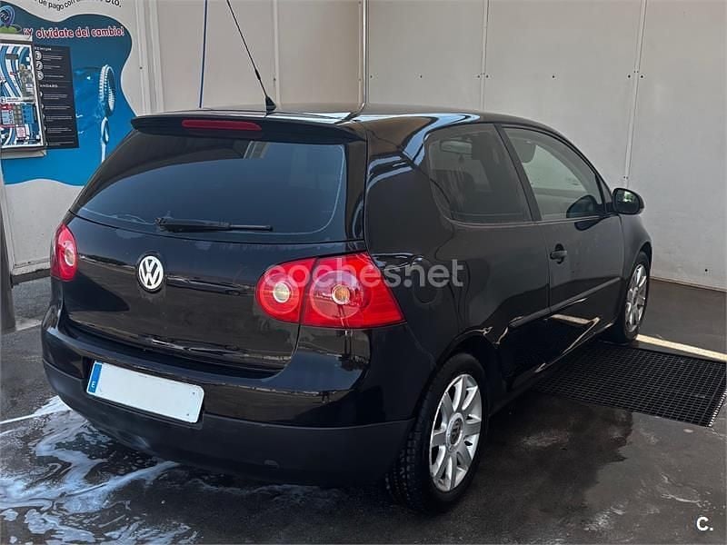 Negro Usado 2005 VW Golf IV Highline Berlina | 4500 € (Precio justo) - Imagen 1/4