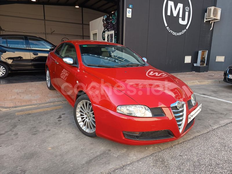 Rojo Usado 2004 Alfa Romeo GT Distinctive Coupe | 3999 € (Precio justo) - Imagen 1/4