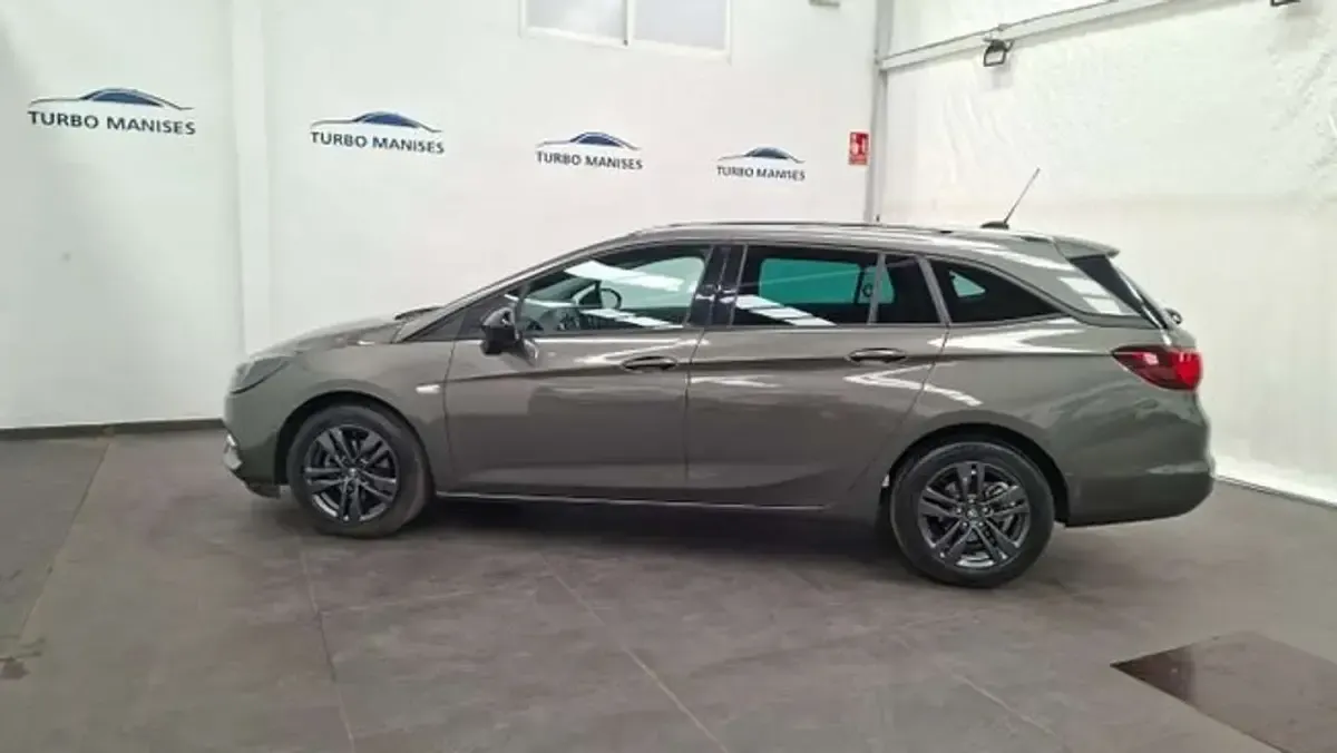 Usado Opel Astra Ultimate 145 HP (106 kW) 2022 Cinzento Citadino
