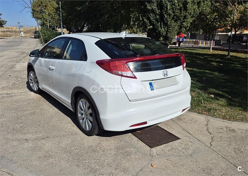Usado Honda Civic Sport 100 CV (73 kW) 2012 Blanco Berlina