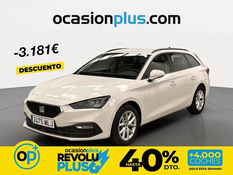 Usado Seat Leon Style 130 CV (95 kW) 2023 Blanco Familiar