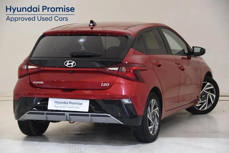 Usado Hyundai i20 100 CV (73 kW) 2025 Granate Utilitario