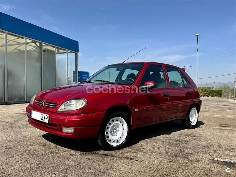 Usado Citroën Saxo Furio 58 CV (42 kW) 2002 Granate Utilitario