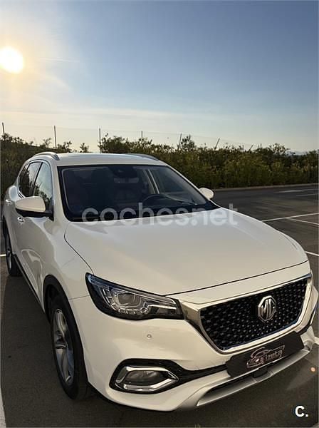 Używany MG EHS Luxury 258 KM (189 kW) 2023 Biały SUV