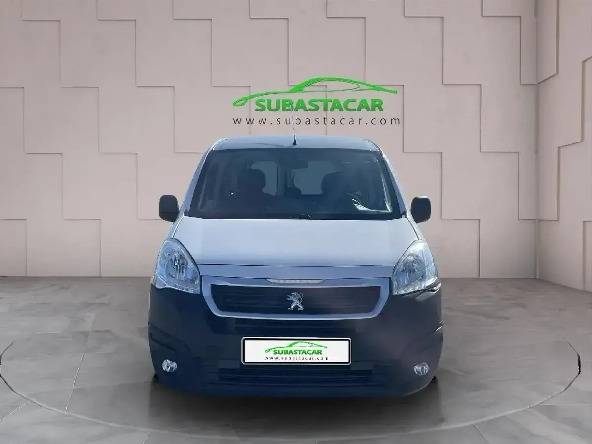 Usado Peugeot Partner Tepee Access 75 CV (55 kW) 2018 Blanco Monovolumen