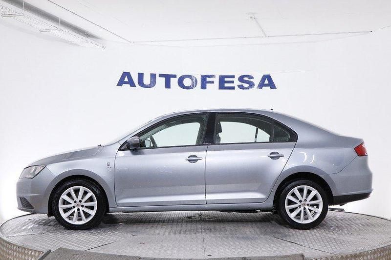 Usado Seat Toledo Style 105 CV (77 kW) 2014 Gris Berlina