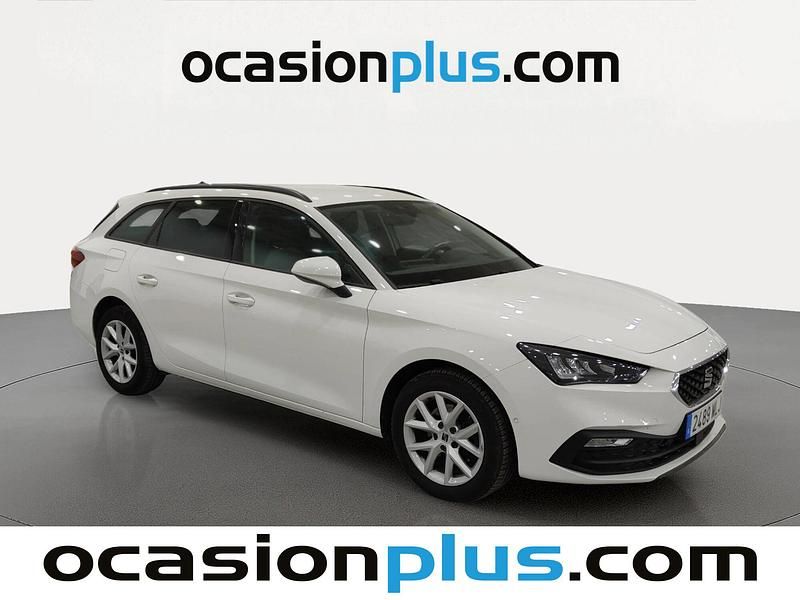 Usado Seat Leon Style 130 CV (95 kW) 2023 Blanco Familiar
