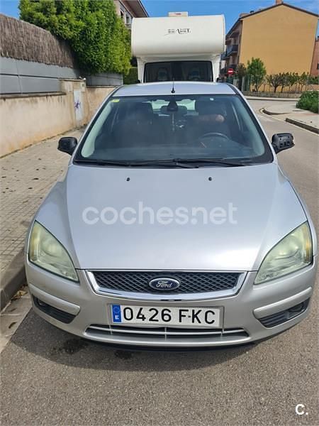Usado Ford Focus Ghia 115 CV (84 kW) 2007 Gris / plata Berlina