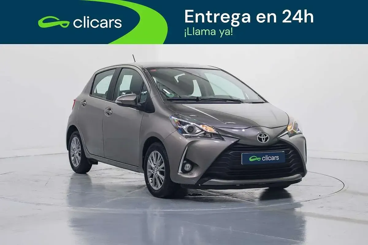 Usado Toyota Yaris City 69 CV (50 kW) 2017 Gris Utilitario