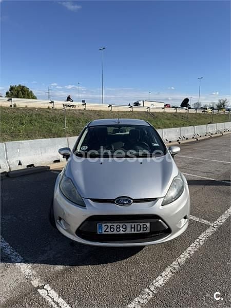 Gris / plata Usado 2011 Ford Fiesta Titanium Berlina | 3700 € (Precio justo) - Imagen 1/4