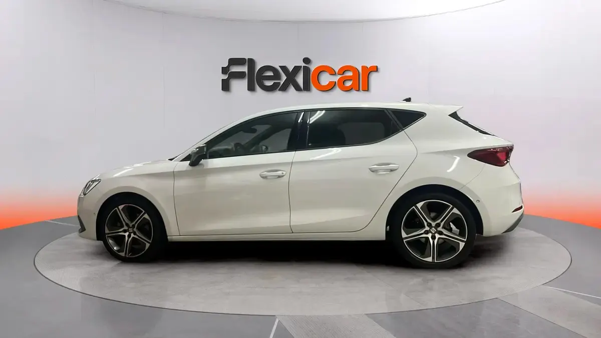 Usado Seat Leon FR 150 CV (110 kW) 2021 Blanco Berlina