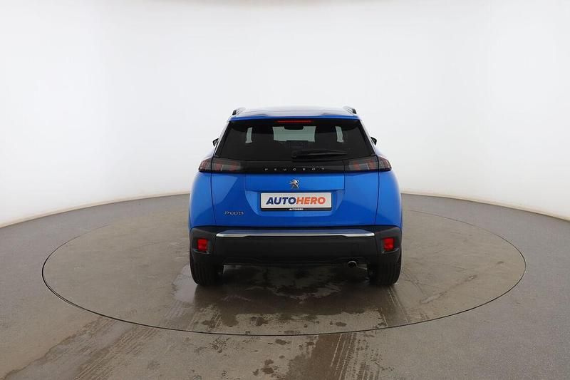 Usado Peugeot 2008 Allure 131 CV (96 kW) 2022 Azul SUV