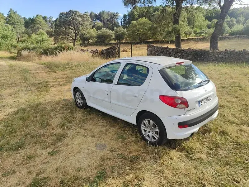 Usado Peugeot 206+ 70 CV (51 kW) 2010 Blanco Utilitario