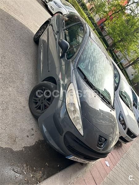 Usado Peugeot 207 70 CV (51 kW) 2007 Gris / plata Berlina