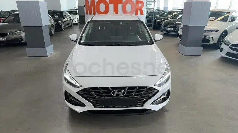 Usado Hyundai i30 120 CV (88 kW) 2023 Blanco Berlina