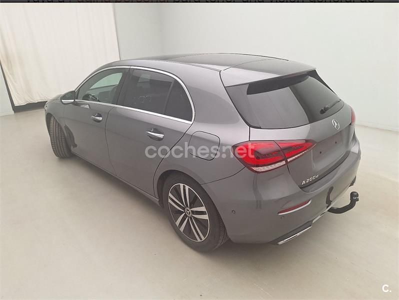 Usado Mercedes A200 150 CV (110 kW) 2021 Gris / plata Berlina