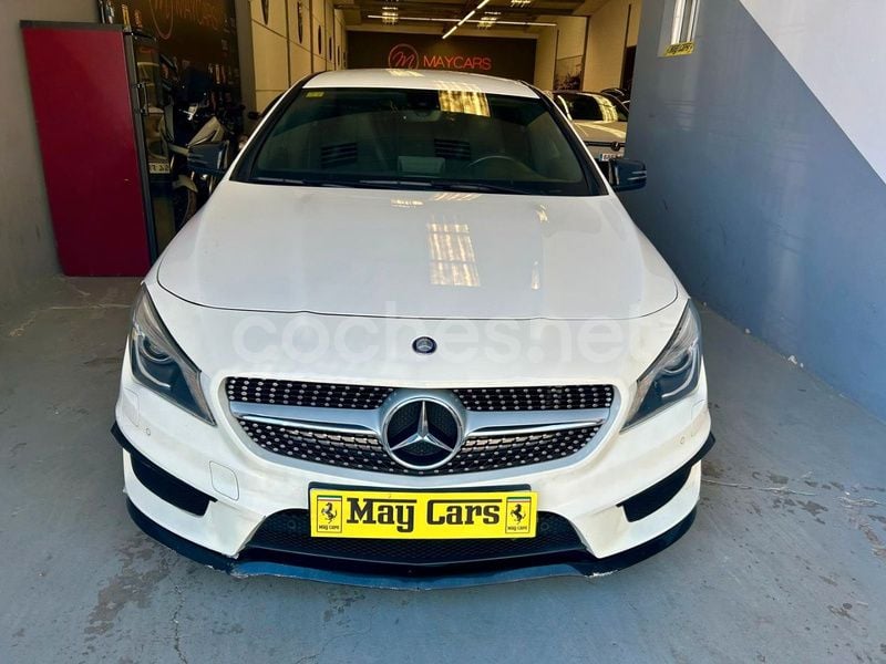 Usado Mercedes CLA220 Shooting Brake AMG line 177 CV (130 kW) 2016 Blanco Familiar