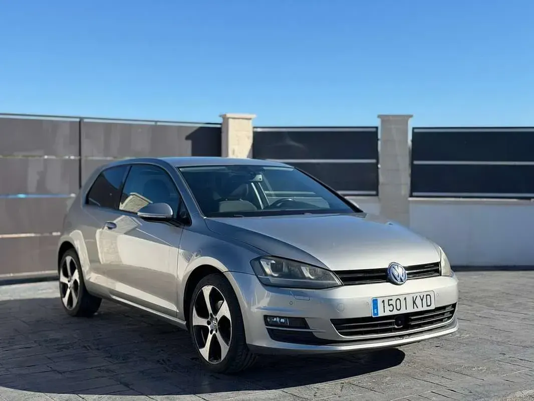 Usado VW Golf VII Advance 105 CV (77 kW) 2013 Gris Utilitario