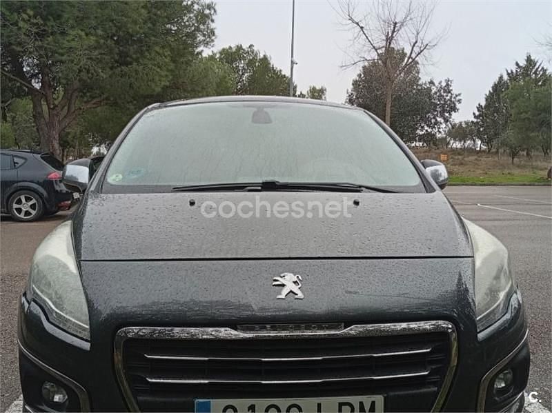 Usado Peugeot 3008 Allure 120 CV (88 kW) 2015 Gris / plata Berlina