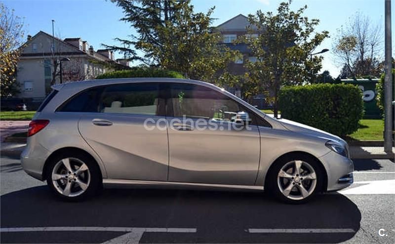Gris / plata Usado 2013 Mercedes B180 Monovolumen | 9400 € (Buen precio) - Imagen 1/4
