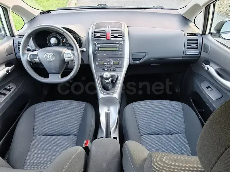 Usado Toyota Auris Active 90 CV (66 kW) 2010 Blanco Utilitario