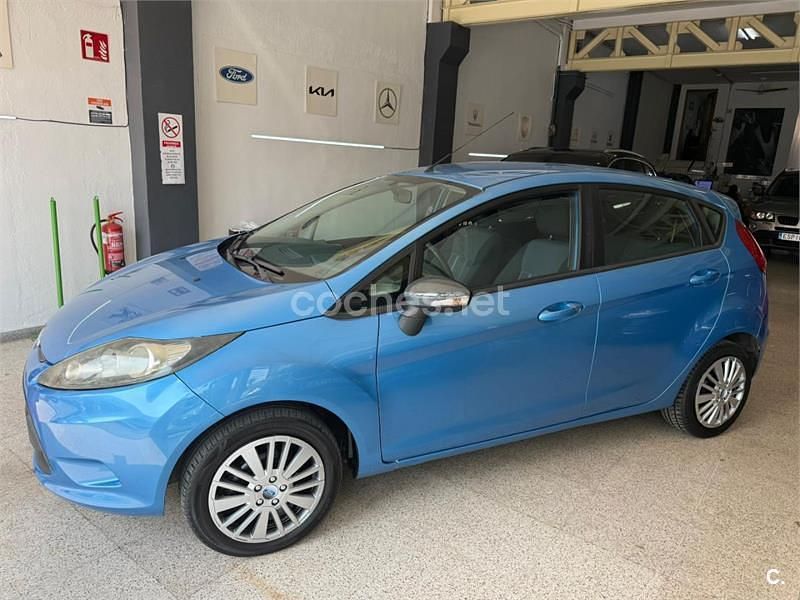 Azul Usado 2010 Ford Fiesta Trend Utilitario | 5900 € (Precio justo) - Imagen 1/4