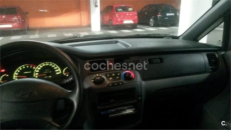 Usado Hyundai Trajet GLS 135 CV (99 kW) 2005 Verde Monovolumen
