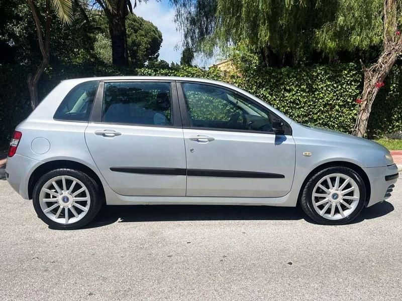Usado Fiat Stilo Active 116 CV (85 kW) 2003 Gris / plata Berlina