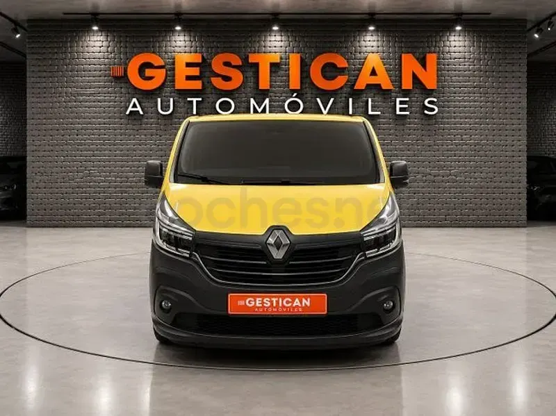 Usado Renault Trafic 120 CV (88 kW) 2021 Amarillo Monovolumen
