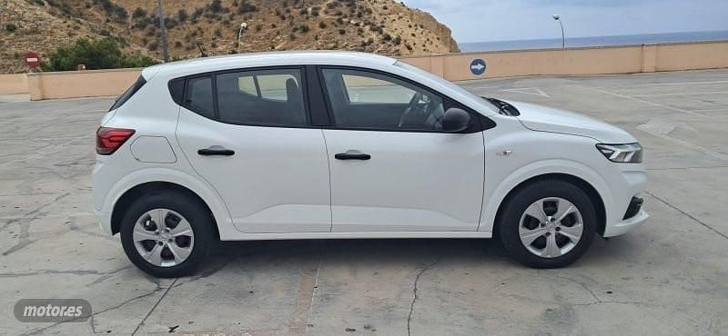 Usado Dacia Sandero Essentiel 67 CV (49 kW) 2021 Blanco Utilitario