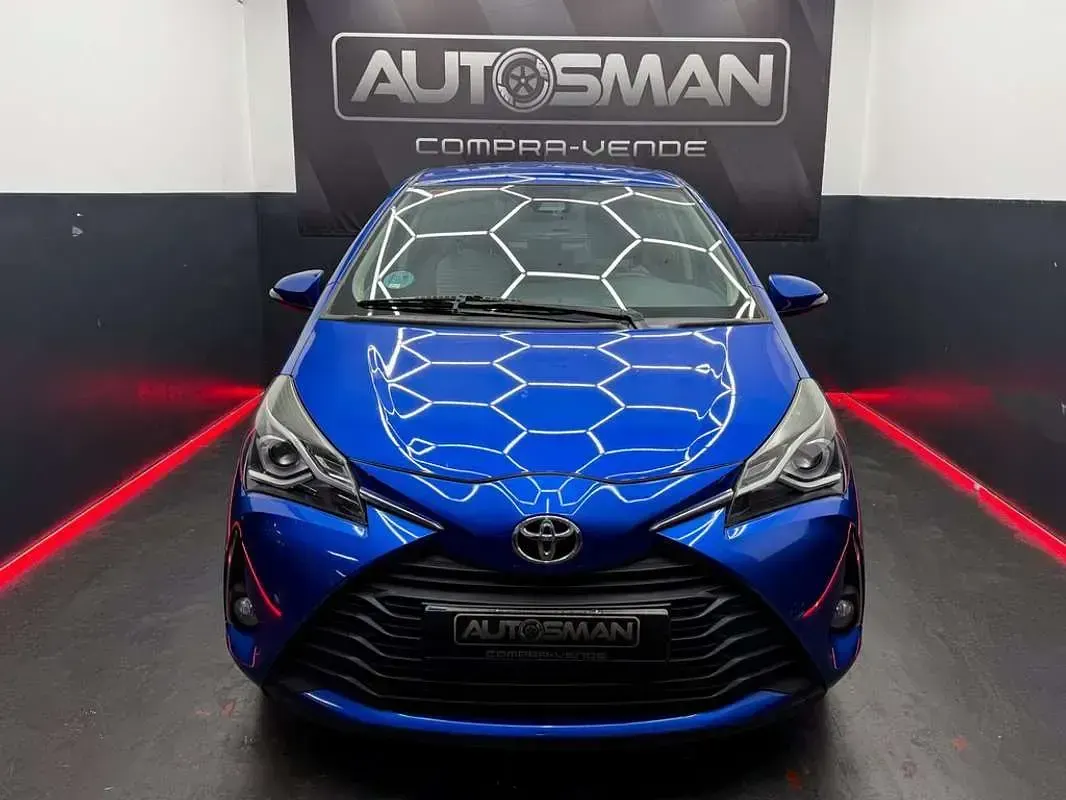 Usado Toyota Yaris Active 69 CV (50 kW) 2017 Azul Utilitario