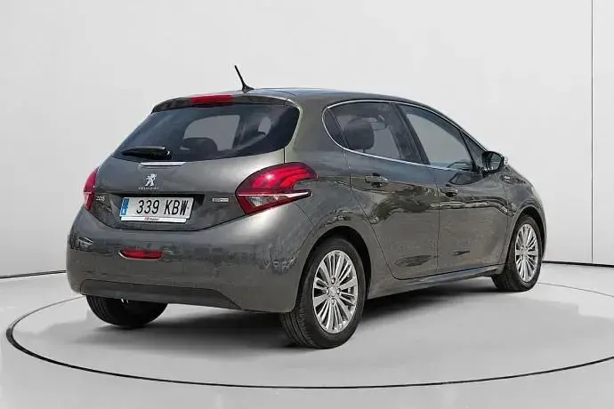 Usado Peugeot 208 Style 82 CV (60 kW) 2017 Utilitario
