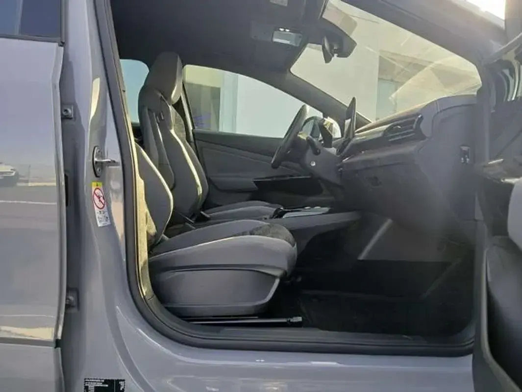 Usado VW ID.5 Pro 127 kW (174 CV) 2025 Gris SUV