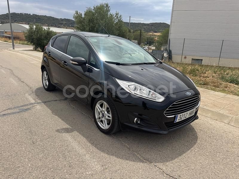 Usado Ford Fiesta Titanium 95 CV (69 kW) 2013 Negro Utilitario